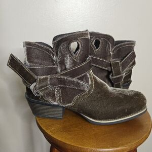 Justin Brown Elana Broad Square Toe Boots for Women